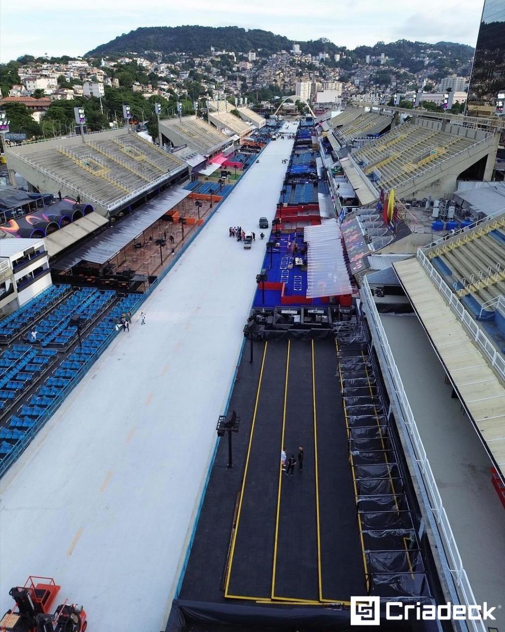 Piso Plástico Personalizado Criadeck Ultra Prepara Sapucaí para Carnaval 2024.